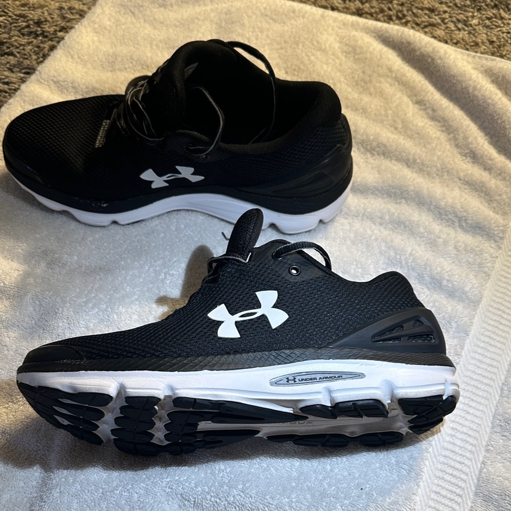 Under Armour Black Athletic Shoes - Picture 5 of 8